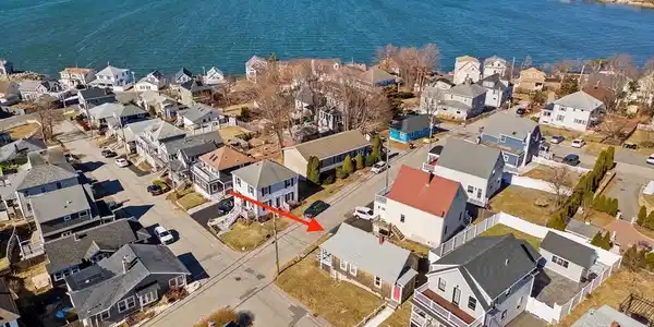 12 Fairmount Way