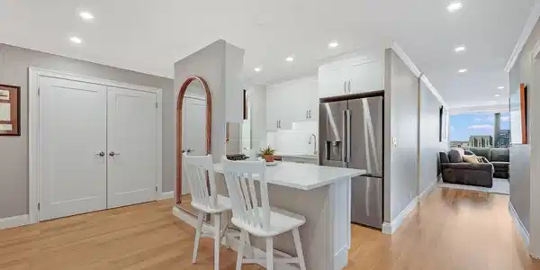 85 E India Row