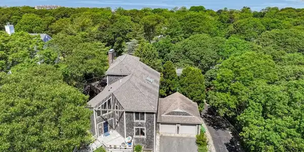 46 Clowes Dr