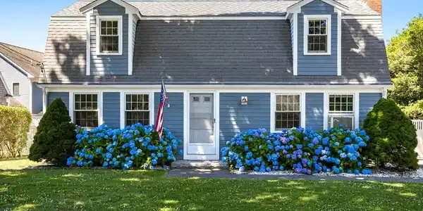 8 Eldona Ave