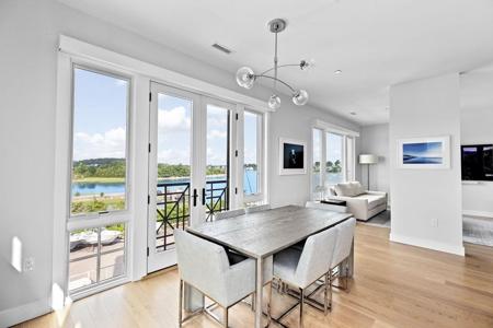 10 Shipyard Dr