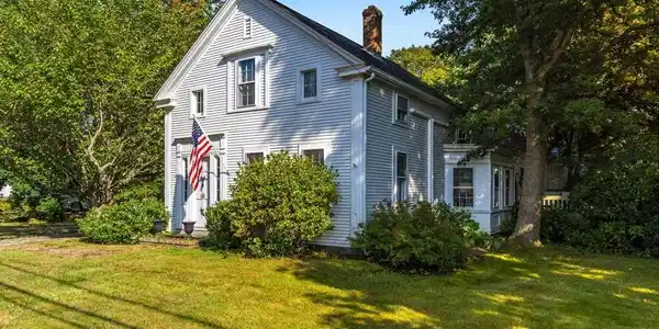 1792 Main St