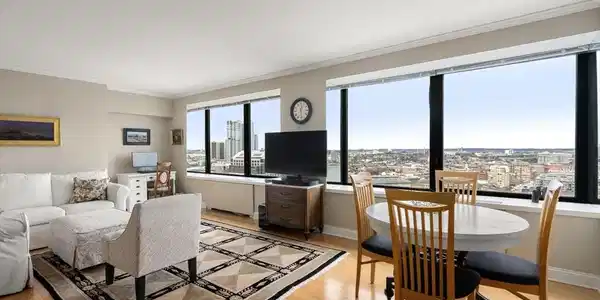 85 E India Row