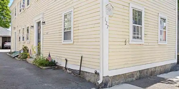 127 Derby St