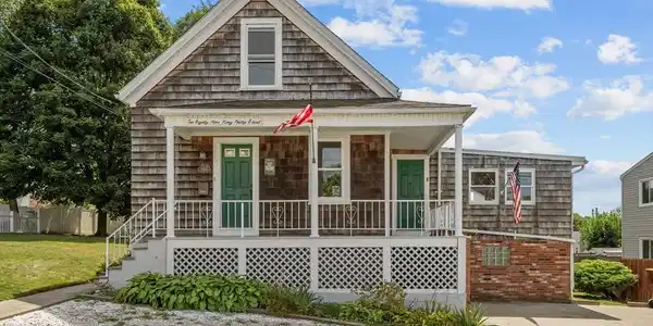 289 King Philip St