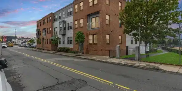 16 Boardman St