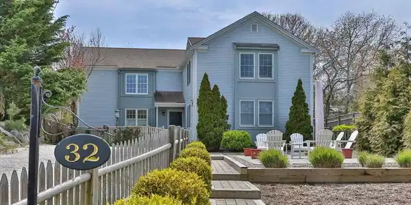 32 Alden St