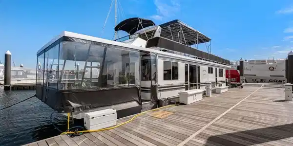 2 Pier 8 13th St