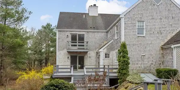 15 Chilmark Dr