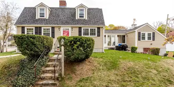 19 Willow Ave