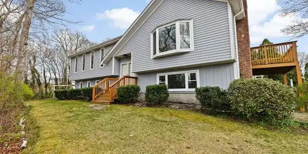 39 Sanderson Dr