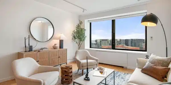 85 E India Row