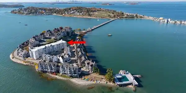 1 Commodore Ct