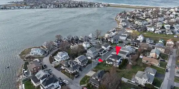 6 Old Colony Rd