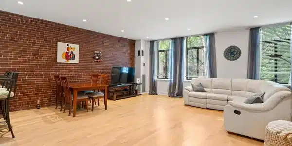 142 Commercial St