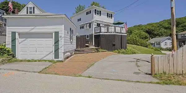 16 Pequot Rd