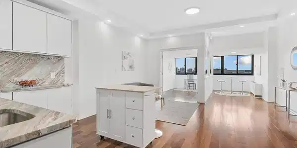 2 Hawthorne Pl