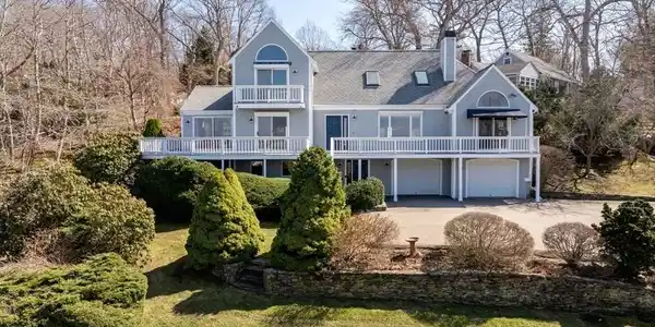 49 Bay Shore Dr