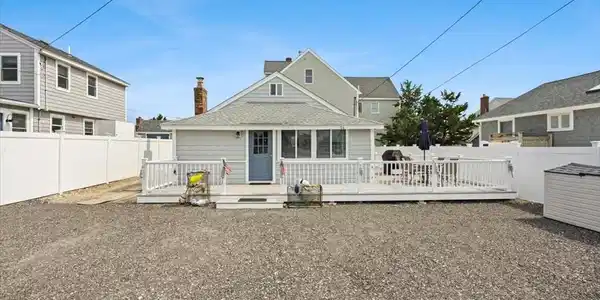 14 Alden St