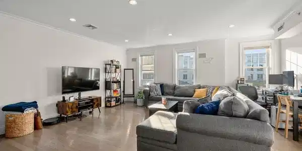 24 Mitchell St