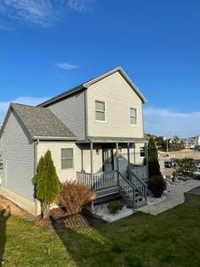 7 Collins Way