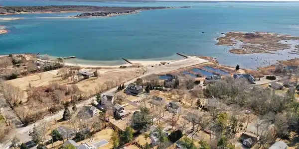 15 Zora Rd
