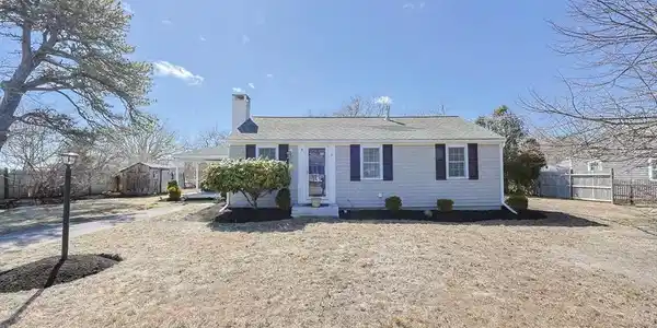 25 Niagara Ln
