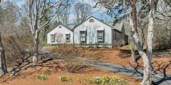 52 Clubhouse Dr