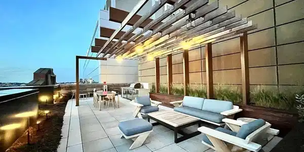 100 Lovejoy Wharf