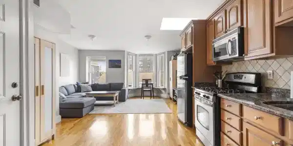 288 W 3rd St