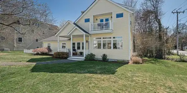 53 Shore Dr