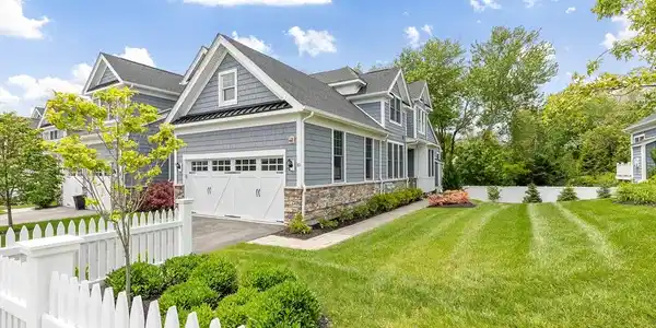 10 Benjamin Ln
