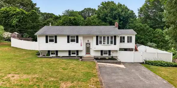 12 Clearwater Dr