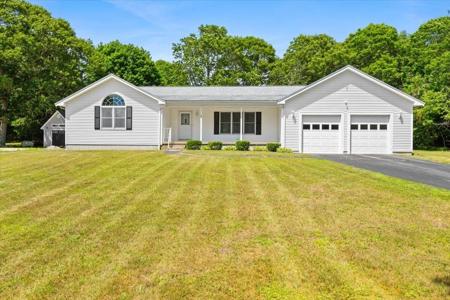 8 Sherry Ln