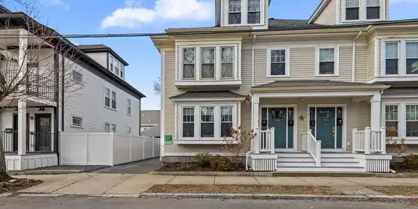 16.5 Holly St