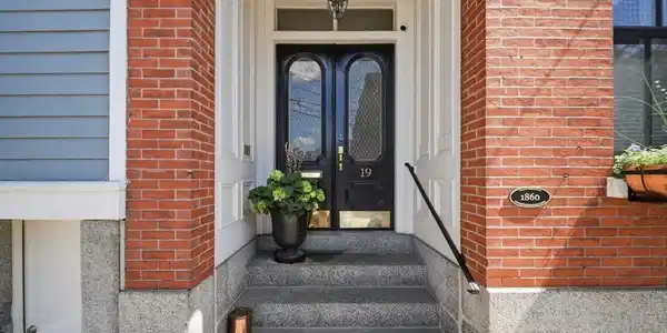19 Salem St