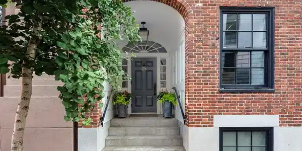 32 Derne St