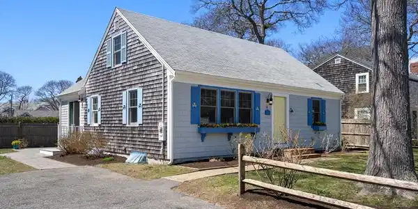 16 Eldona Ave