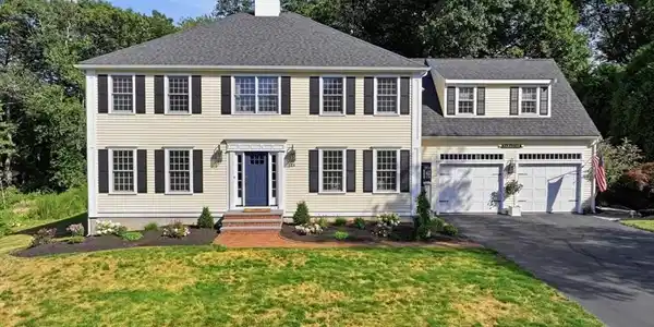 14 Windward Ln