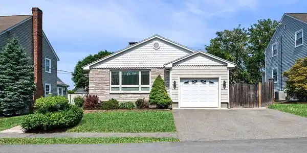 22 Thompson Road
