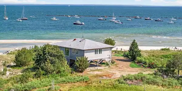 12 Meadow Shores Rd