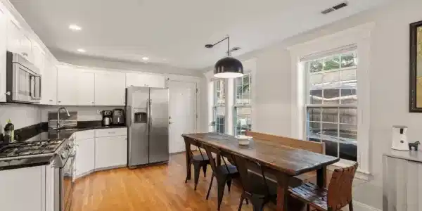 77 Baxter St