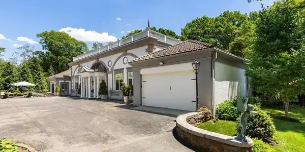 20 Woodholm Rd