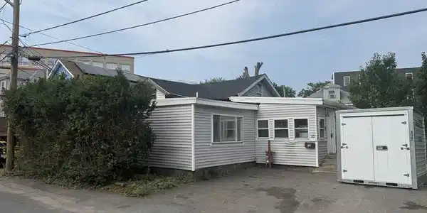 33 Avalon St