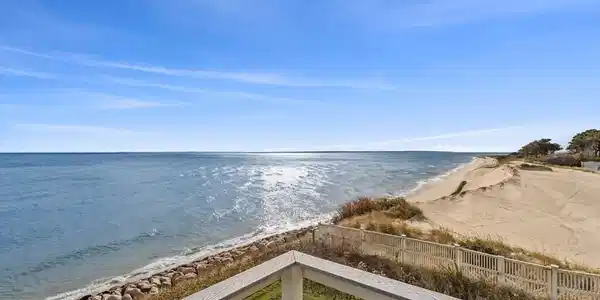 94 Shore Dr W