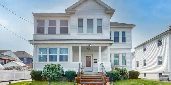 47 Dolphin Ave