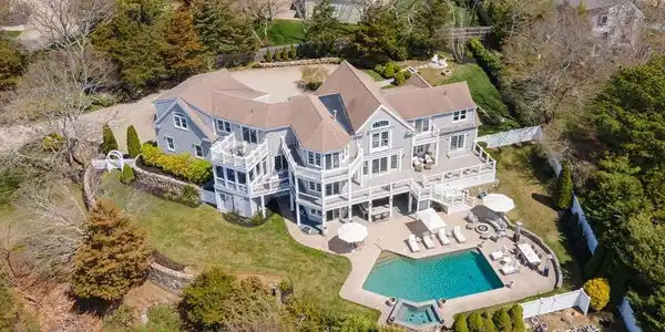 24 Briar Ln