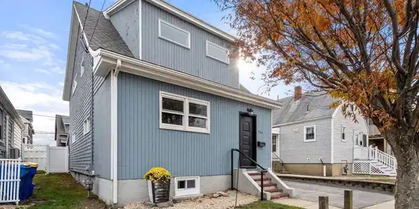 960 Shirley St