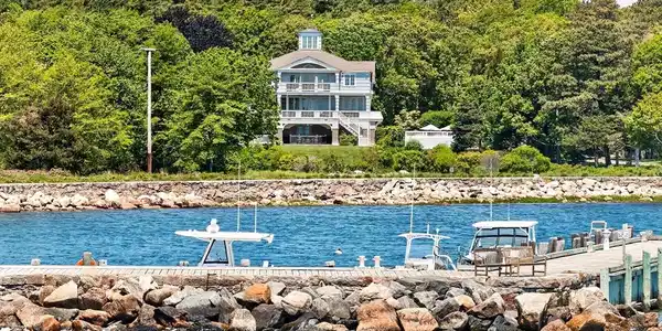 85 Moorings Rd