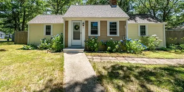 31 Lake Road East